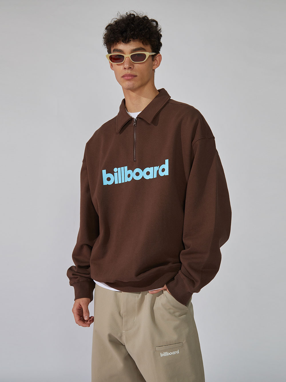 Billboard Global Label Collar Half Zip-Up_Brown